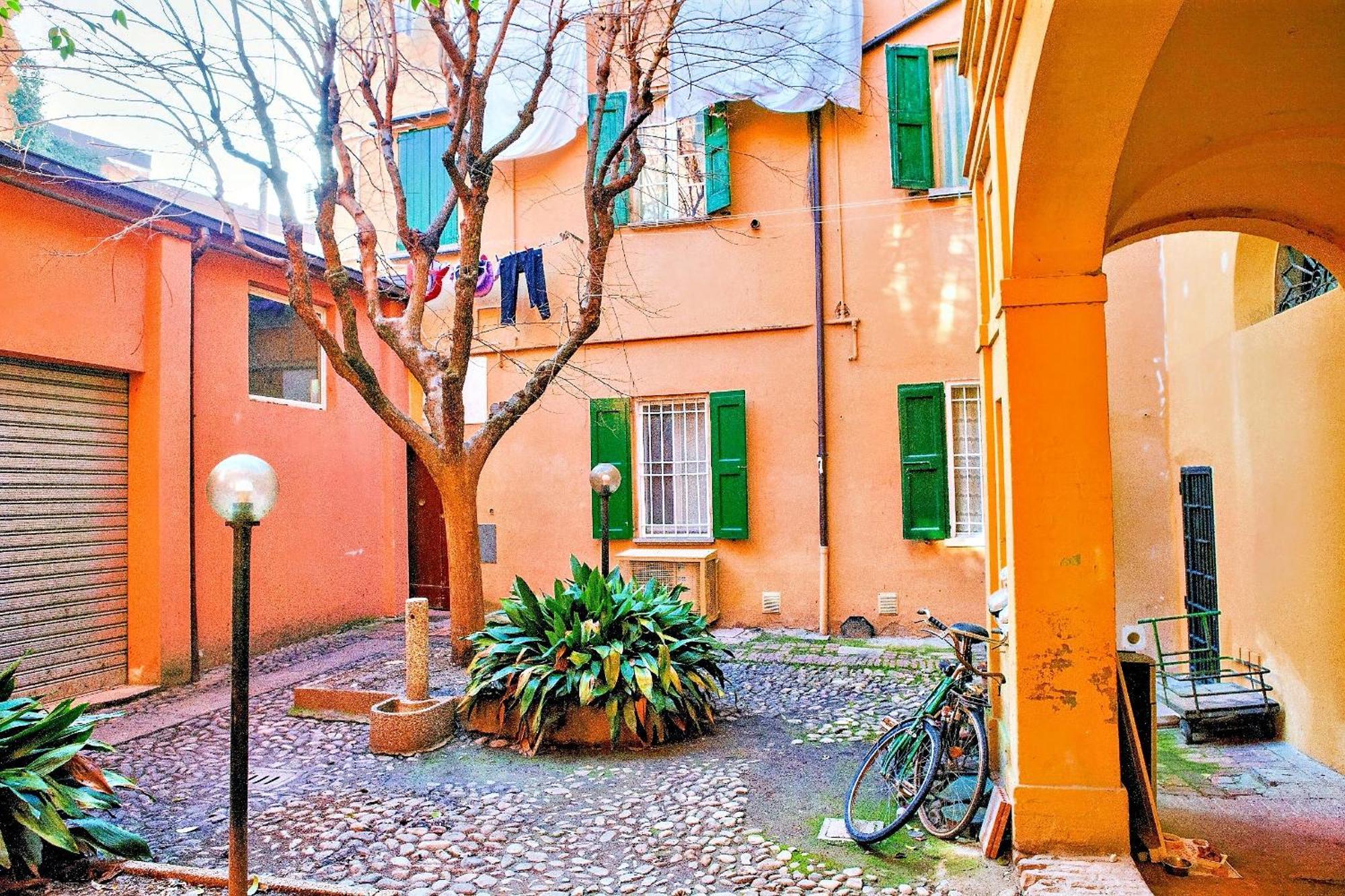 Elegant And Modern Loft In Medieval Bologna Apartment Exterior photo